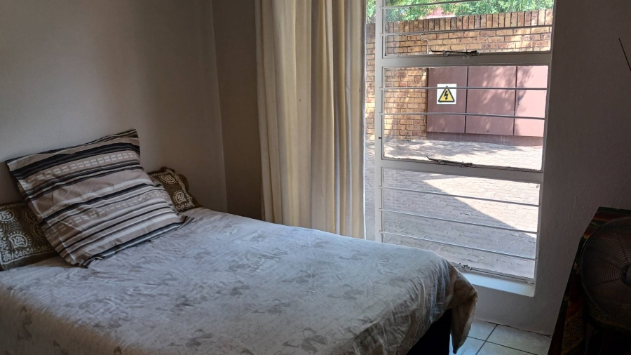 1 Bedroom Property for Sale in Linden Gauteng