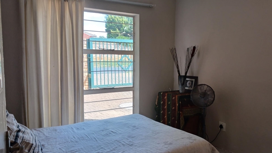 1 Bedroom Property for Sale in Linden Gauteng