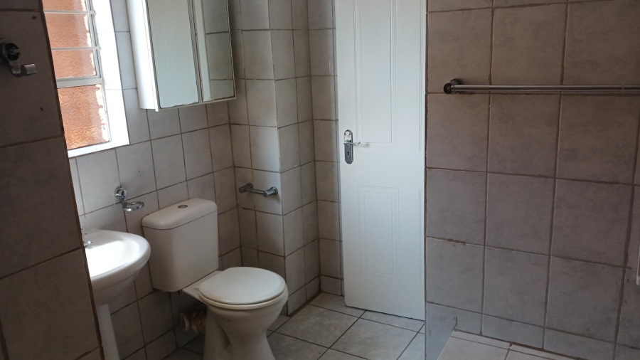 1 Bedroom Property for Sale in Linden Gauteng