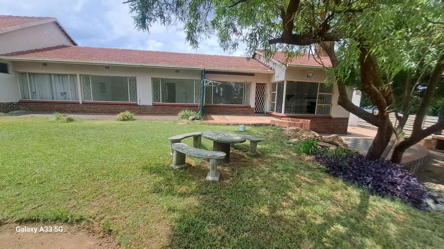 To Let 3 Bedroom Property for Rent in Buccleuch Gauteng