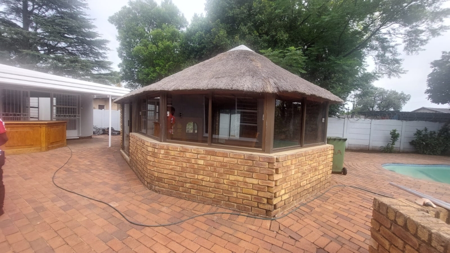 To Let 5 Bedroom Property for Rent in Brackenhurst Gauteng