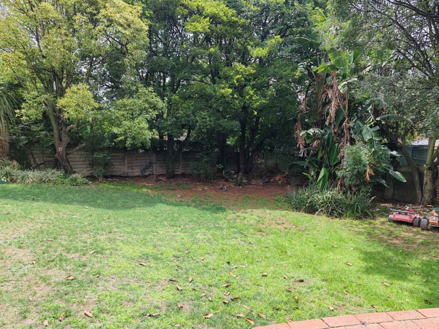 To Let 5 Bedroom Property for Rent in Lombardy East Gauteng