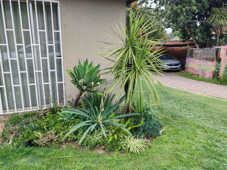 To Let 5 Bedroom Property for Rent in Lombardy East Gauteng