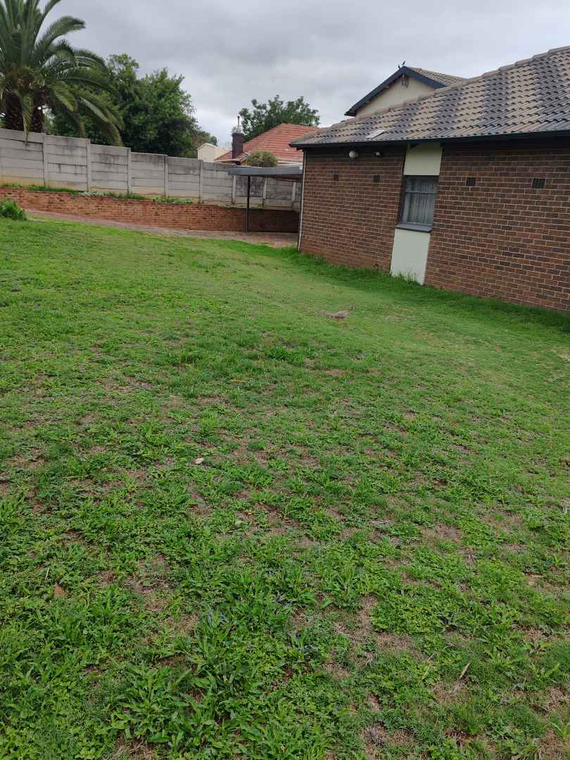 To Let 5 Bedroom Property for Rent in Lombardy East Gauteng