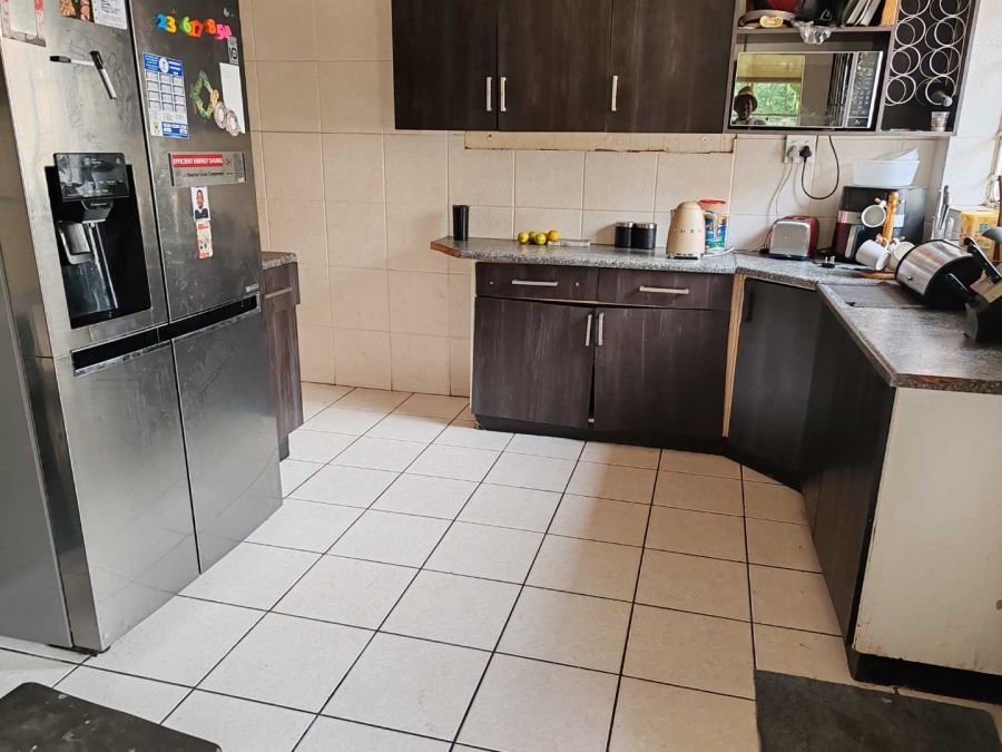 To Let 5 Bedroom Property for Rent in Lombardy East Gauteng