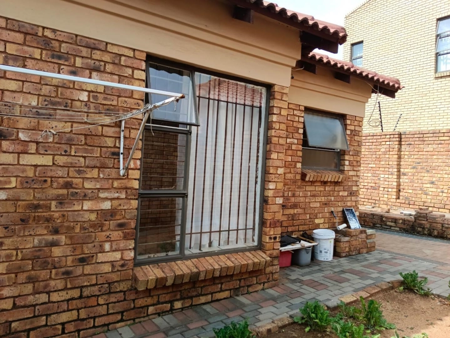 To Let 3 Bedroom Property for Rent in Elandshaven Gauteng