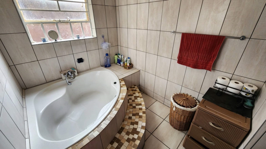 5 Bedroom Property for Sale in Southdale Gauteng