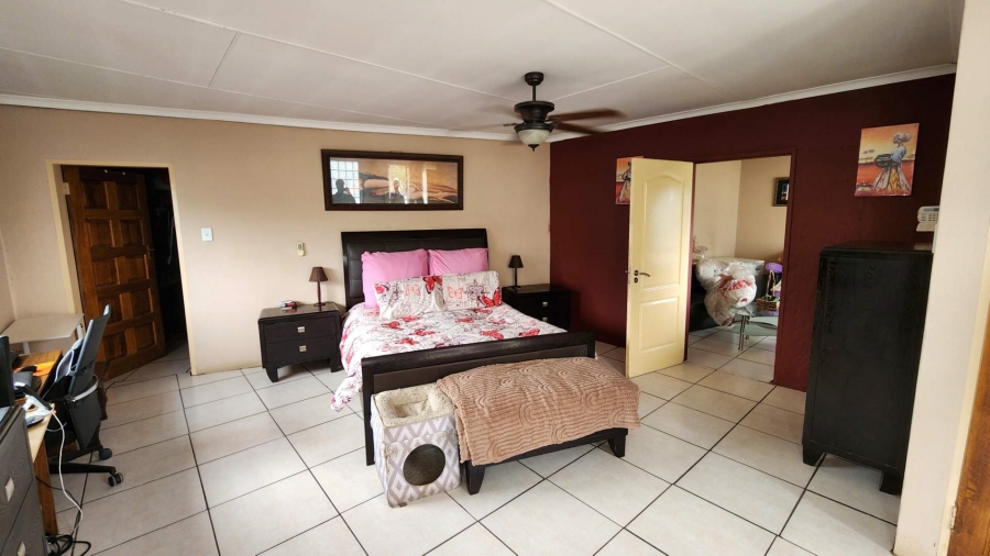 5 Bedroom Property for Sale in Southdale Gauteng