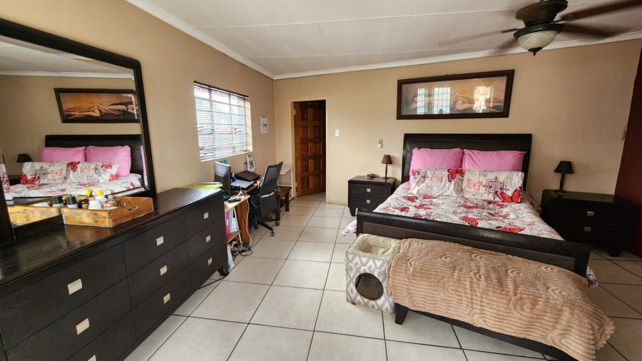 5 Bedroom Property for Sale in Southdale Gauteng