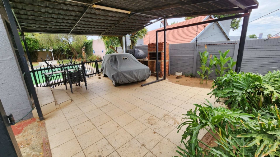 5 Bedroom Property for Sale in Southdale Gauteng