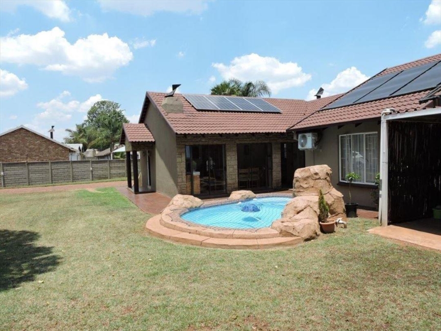 4 Bedroom Property for Sale in Van Riebeeck Park Gauteng