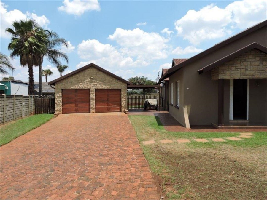 4 Bedroom Property for Sale in Van Riebeeck Park Gauteng