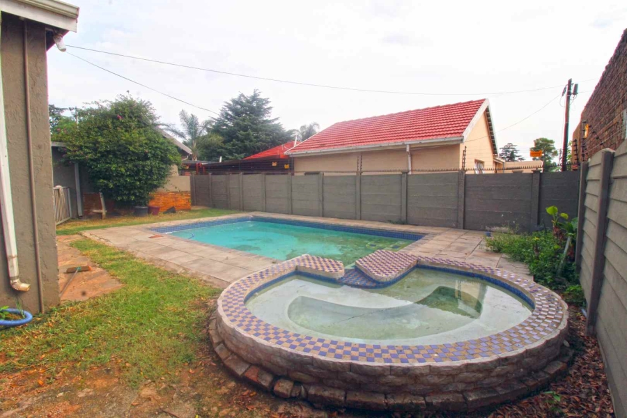 4 Bedroom Property for Sale in Florida Gauteng