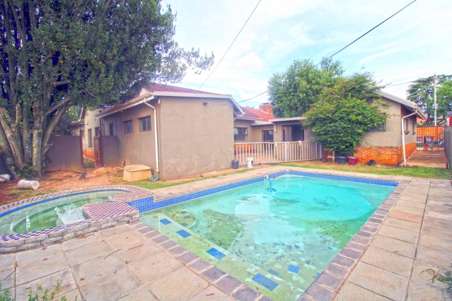 4 Bedroom Property for Sale in Florida Gauteng