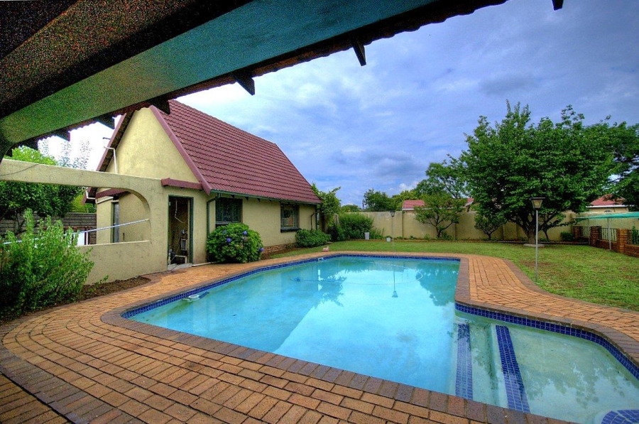 5 Bedroom Property for Sale in Brackenhurst Gauteng