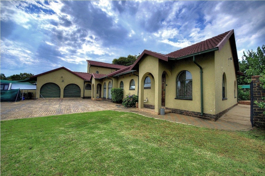 5 Bedroom Property for Sale in Brackenhurst Gauteng