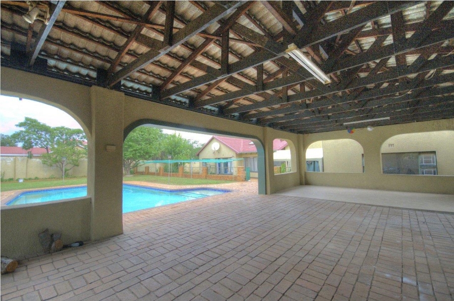 5 Bedroom Property for Sale in Brackenhurst Gauteng