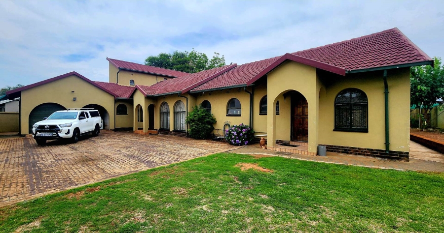 5 Bedroom Property for Sale in Brackenhurst Gauteng