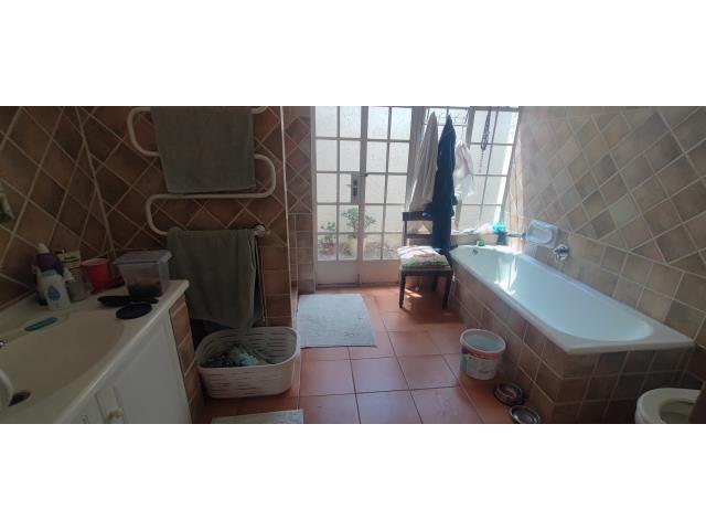 To Let 8 Bedroom Property for Rent in Ferndale Gauteng