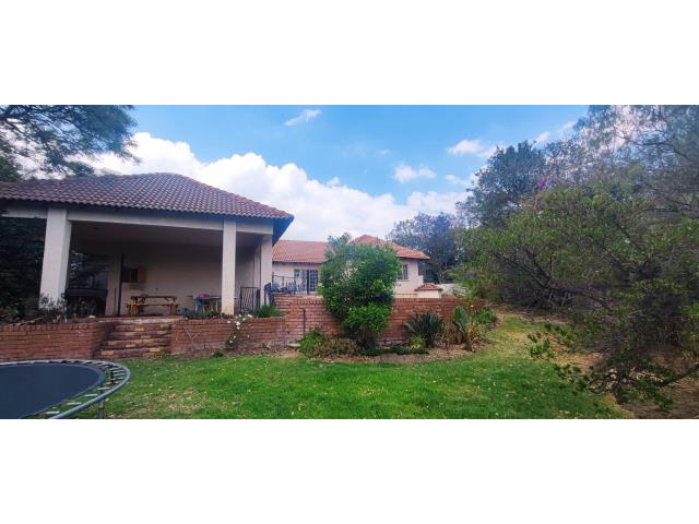 To Let 8 Bedroom Property for Rent in Ferndale Gauteng