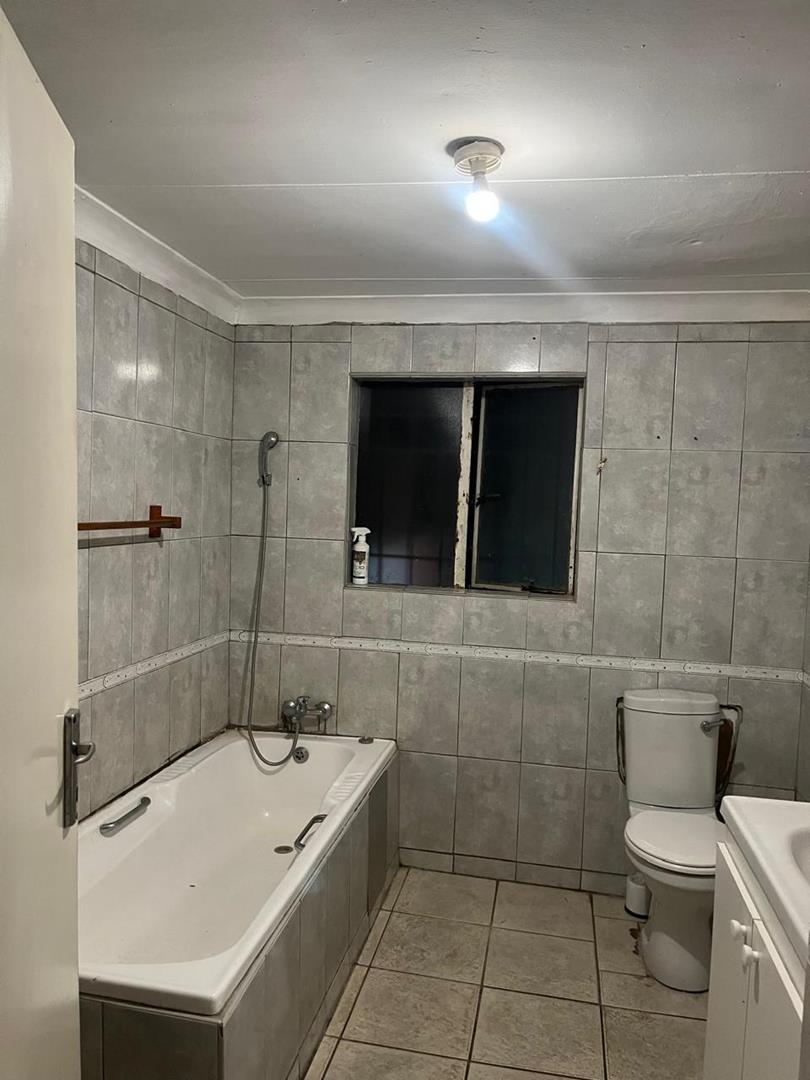 To Let 2 Bedroom Property for Rent in Glen Austin Gauteng