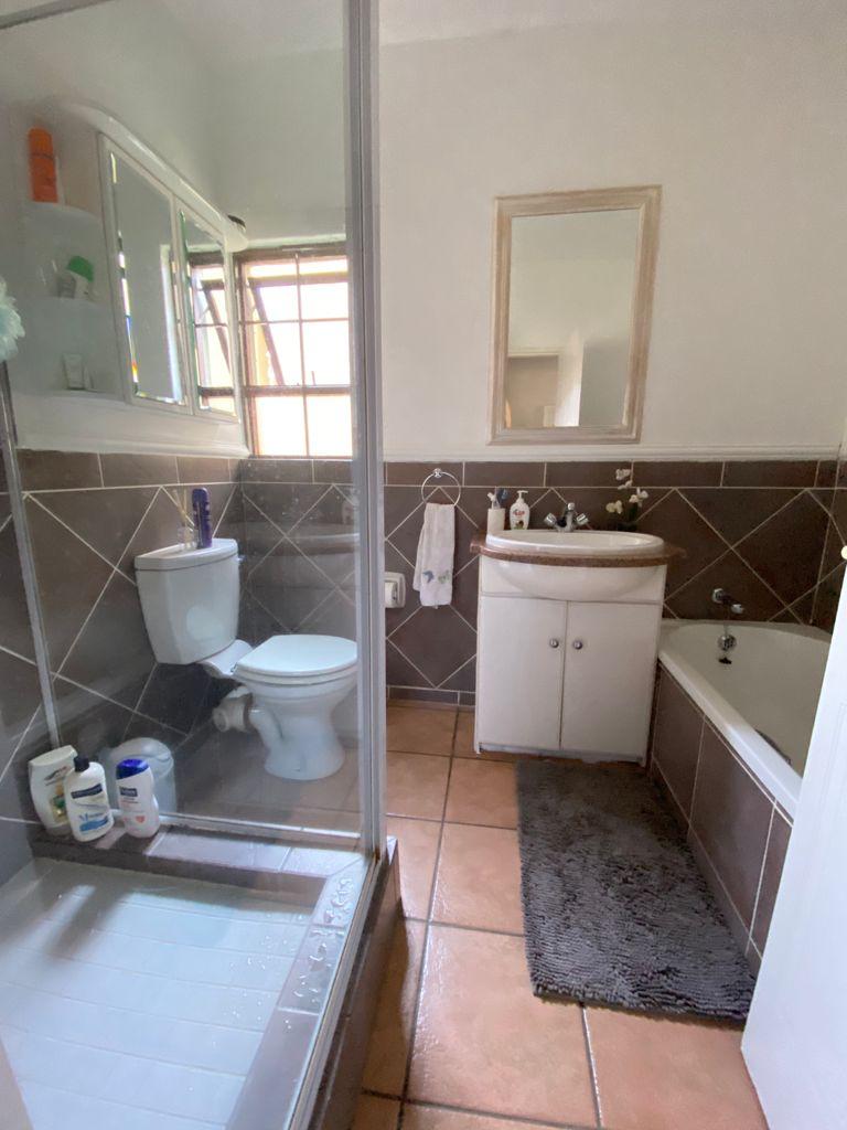 To Let 2 Bedroom Property for Rent in Benmore Gardens Gauteng