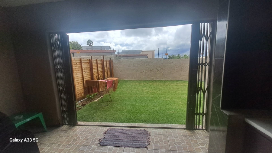 To Let 3 Bedroom Property for Rent in Buccleuch Gauteng