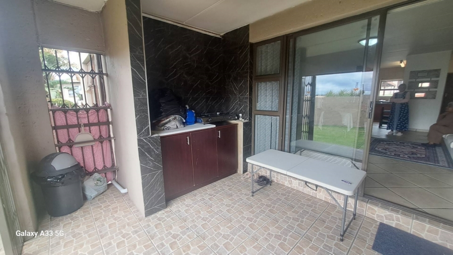 To Let 3 Bedroom Property for Rent in Buccleuch Gauteng