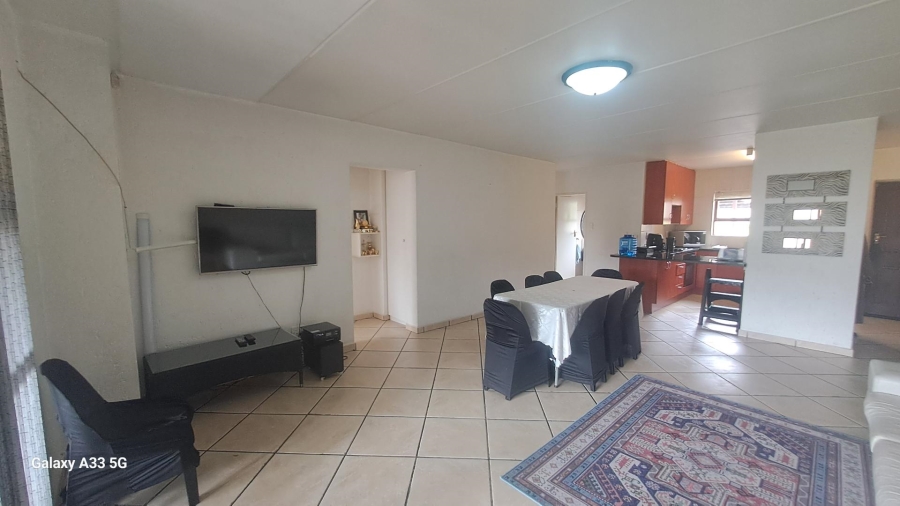 To Let 3 Bedroom Property for Rent in Buccleuch Gauteng