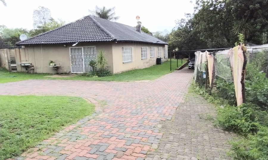 To Let 5 Bedroom Property for Rent in Lombardy East Gauteng