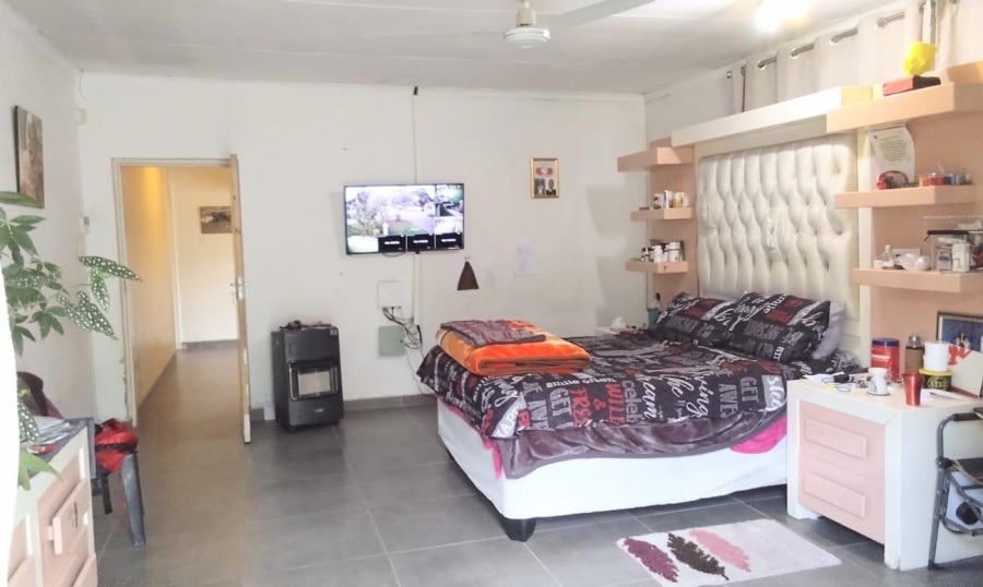 To Let 5 Bedroom Property for Rent in Lombardy East Gauteng