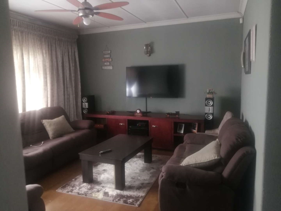 3 Bedroom Property for Sale in Roodekop Gauteng