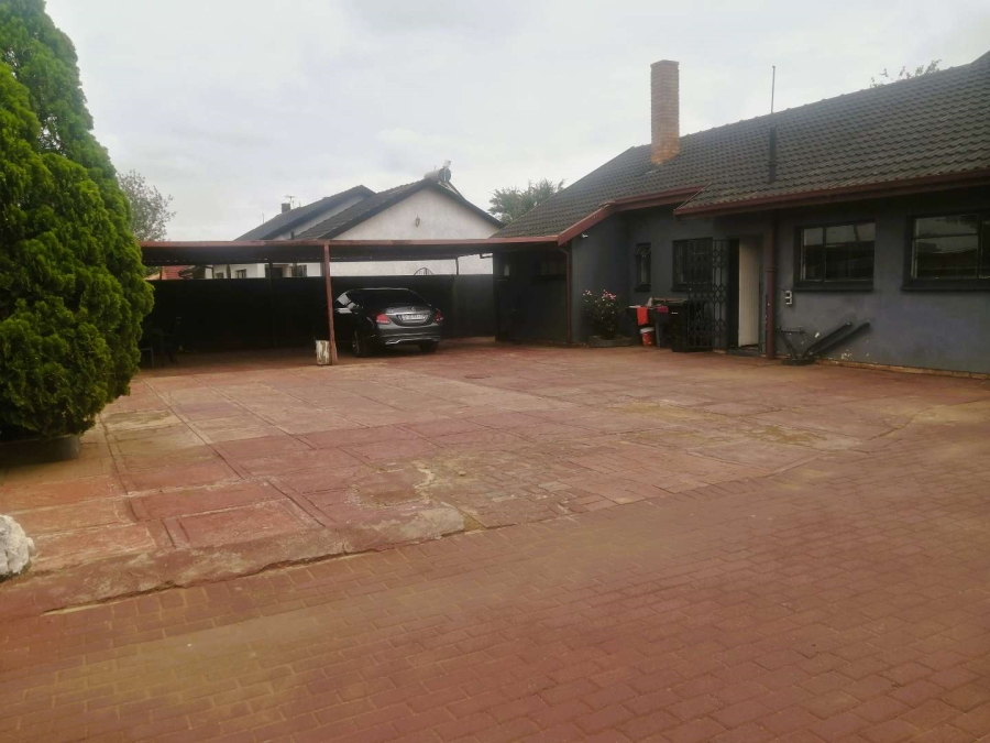 3 Bedroom Property for Sale in Roodekop Gauteng