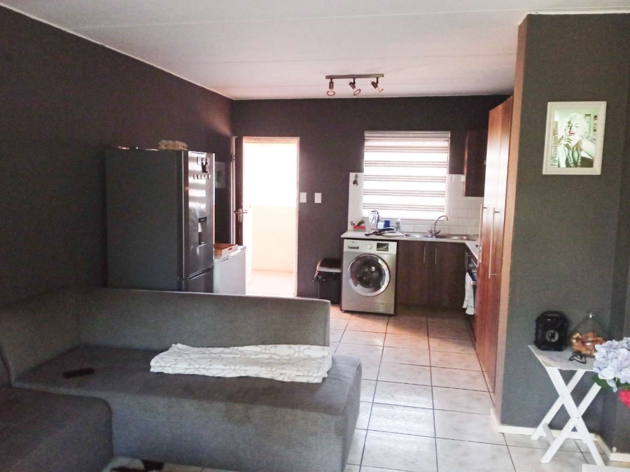 To Let 2 Bedroom Property for Rent in Vorna Valley Gauteng