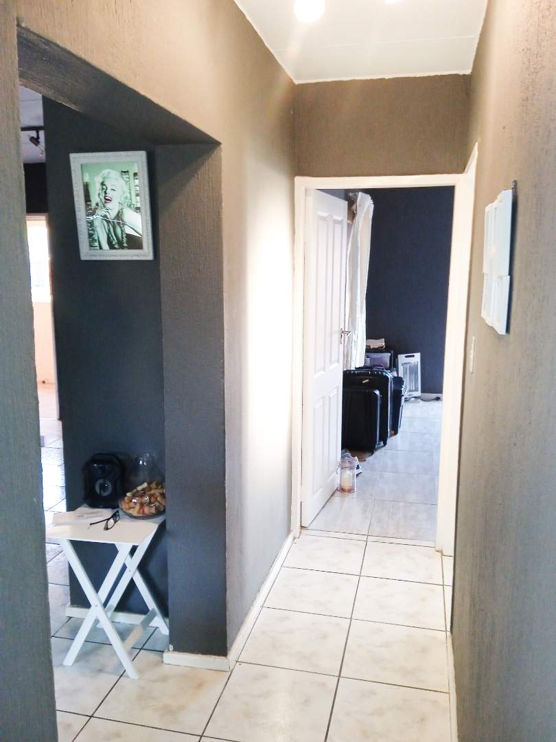 To Let 2 Bedroom Property for Rent in Vorna Valley Gauteng