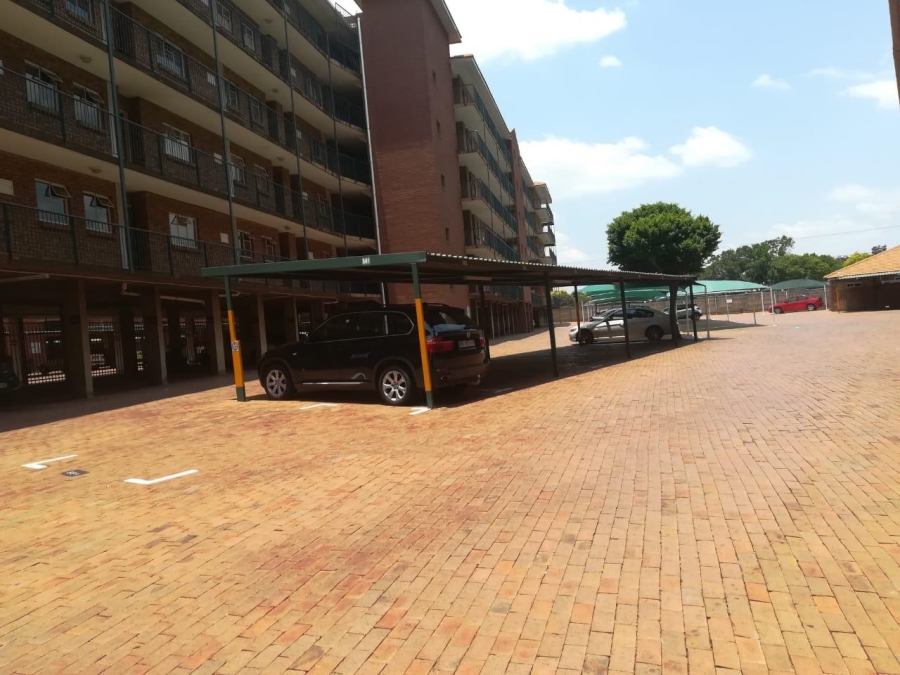 To Let 2 Bedroom Property for Rent in Die Hoewes Gauteng