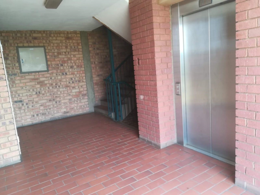 To Let 2 Bedroom Property for Rent in Die Hoewes Gauteng