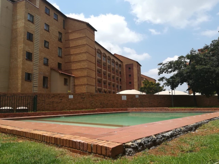 To Let 2 Bedroom Property for Rent in Die Hoewes Gauteng