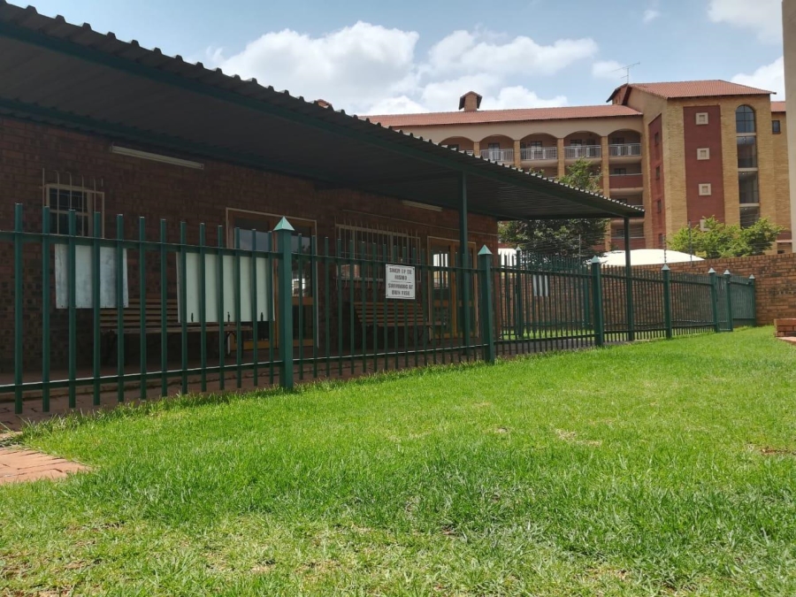 To Let 2 Bedroom Property for Rent in Die Hoewes Gauteng