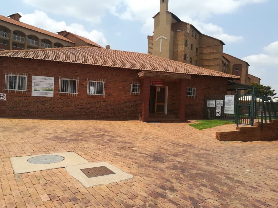 To Let 2 Bedroom Property for Rent in Die Hoewes Gauteng