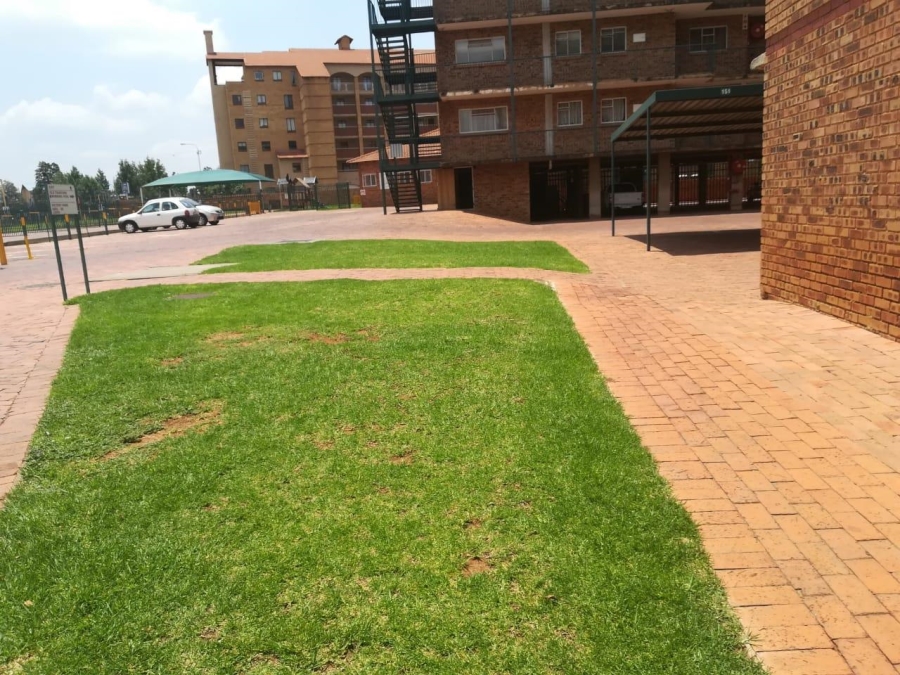 To Let 2 Bedroom Property for Rent in Die Hoewes Gauteng