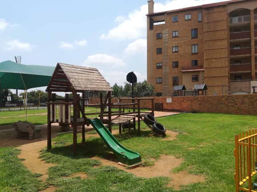 To Let 2 Bedroom Property for Rent in Die Hoewes Gauteng