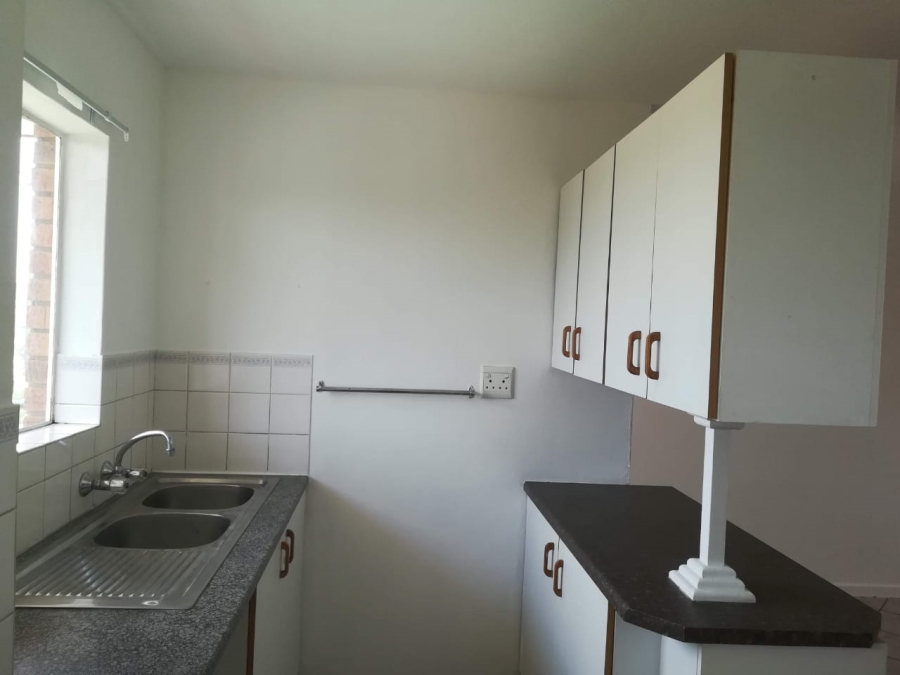 To Let 2 Bedroom Property for Rent in Die Hoewes Gauteng