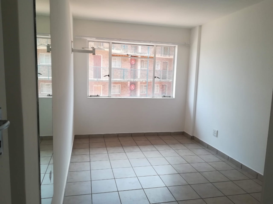 To Let 2 Bedroom Property for Rent in Die Hoewes Gauteng