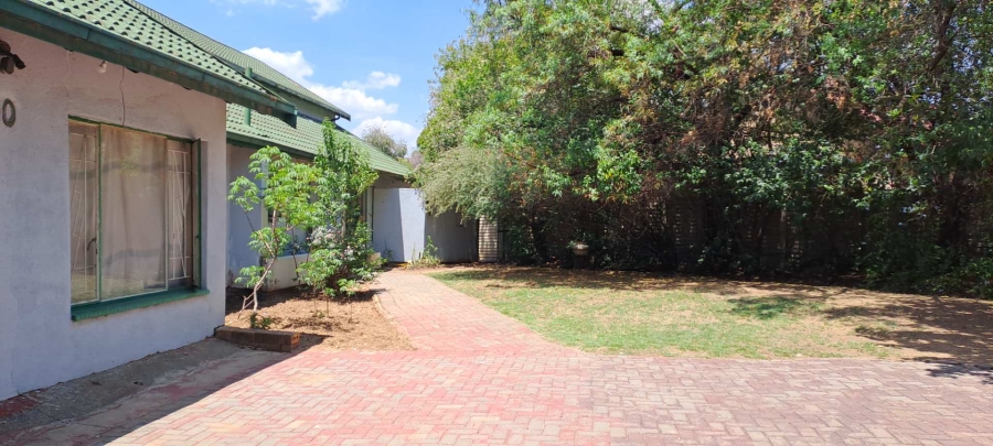 5 Bedroom Property for Sale in Brackendowns Gauteng