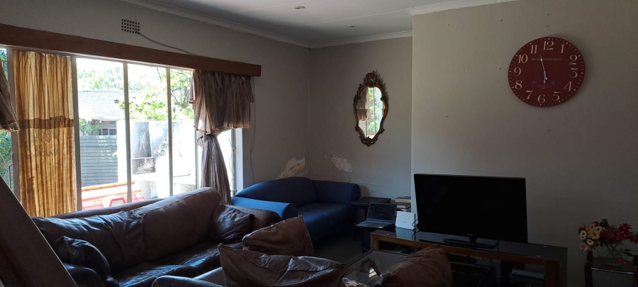 5 Bedroom Property for Sale in Brackendowns Gauteng