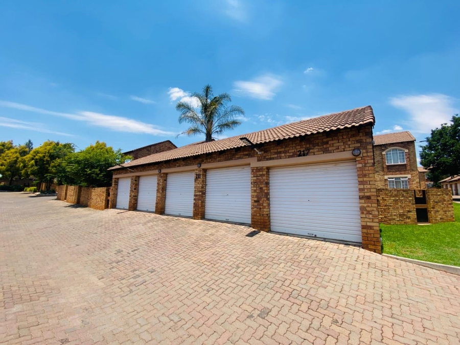 2 Bedroom Property for Sale in Mooikloof Ridge Gauteng