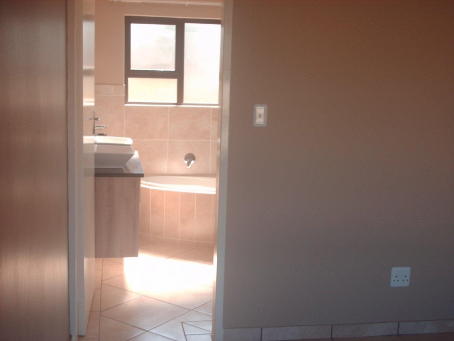 To Let 3 Bedroom Property for Rent in Kookrus Gauteng