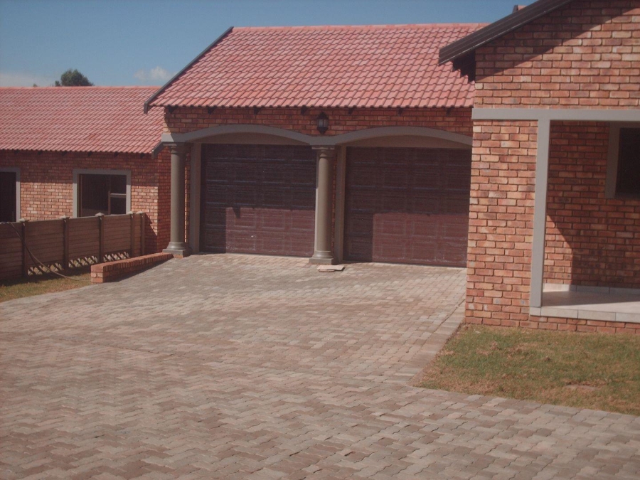 To Let 3 Bedroom Property for Rent in Kookrus Gauteng