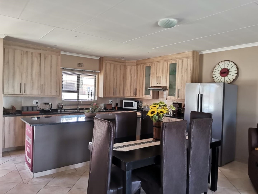 To Let 3 Bedroom Property for Rent in Kookrus Gauteng